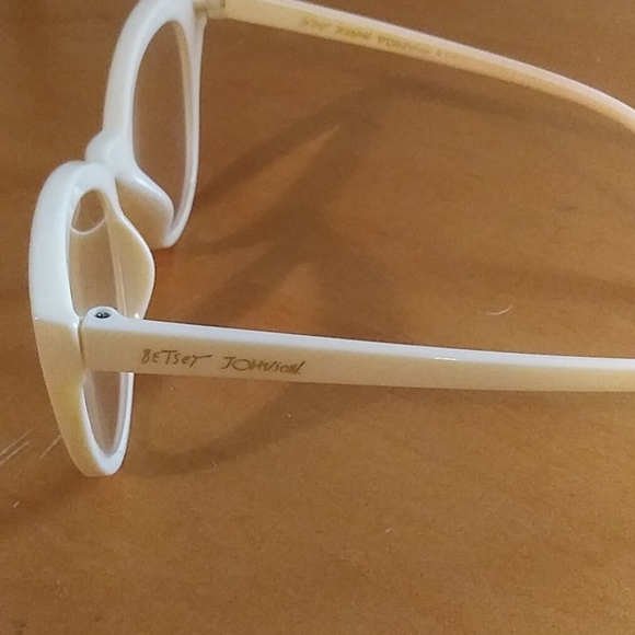 Retro cream frames - Picture 2 of 3